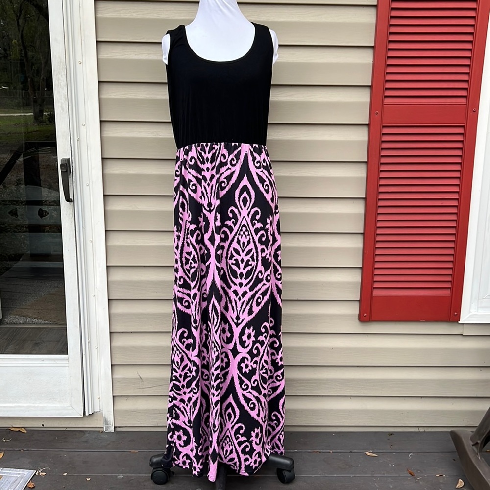 Ours womens sleeveless knit black&pink max dress $5/25